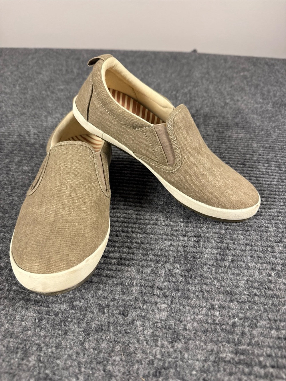 Taos Footwear Women's Slip-On Sneakers in Tan